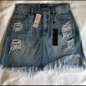 [NWT] Bebe Frayed Step Hem Mini